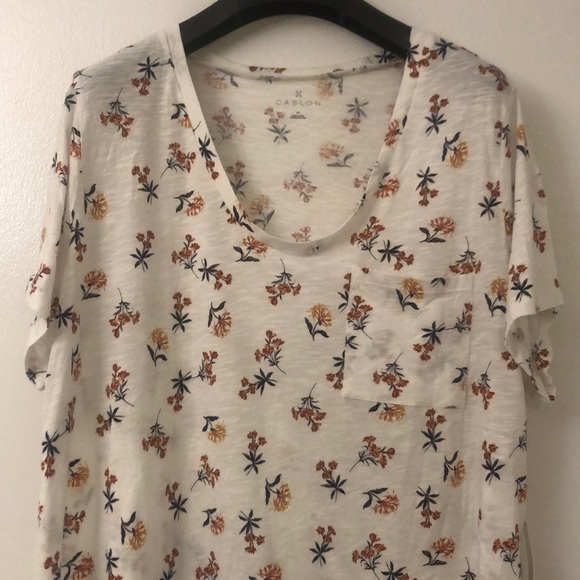 Caslon Rounded V-Neck Tee - Picture 3 of 9